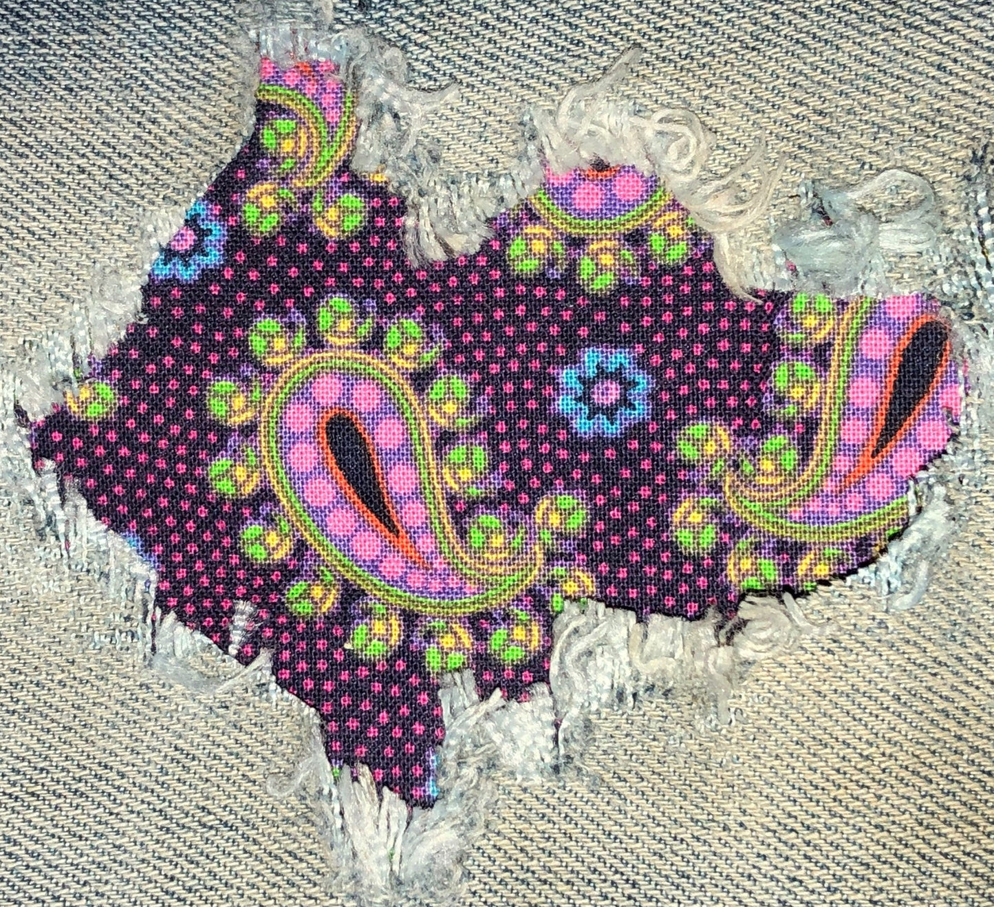 Poppin Paisley (16 color options)