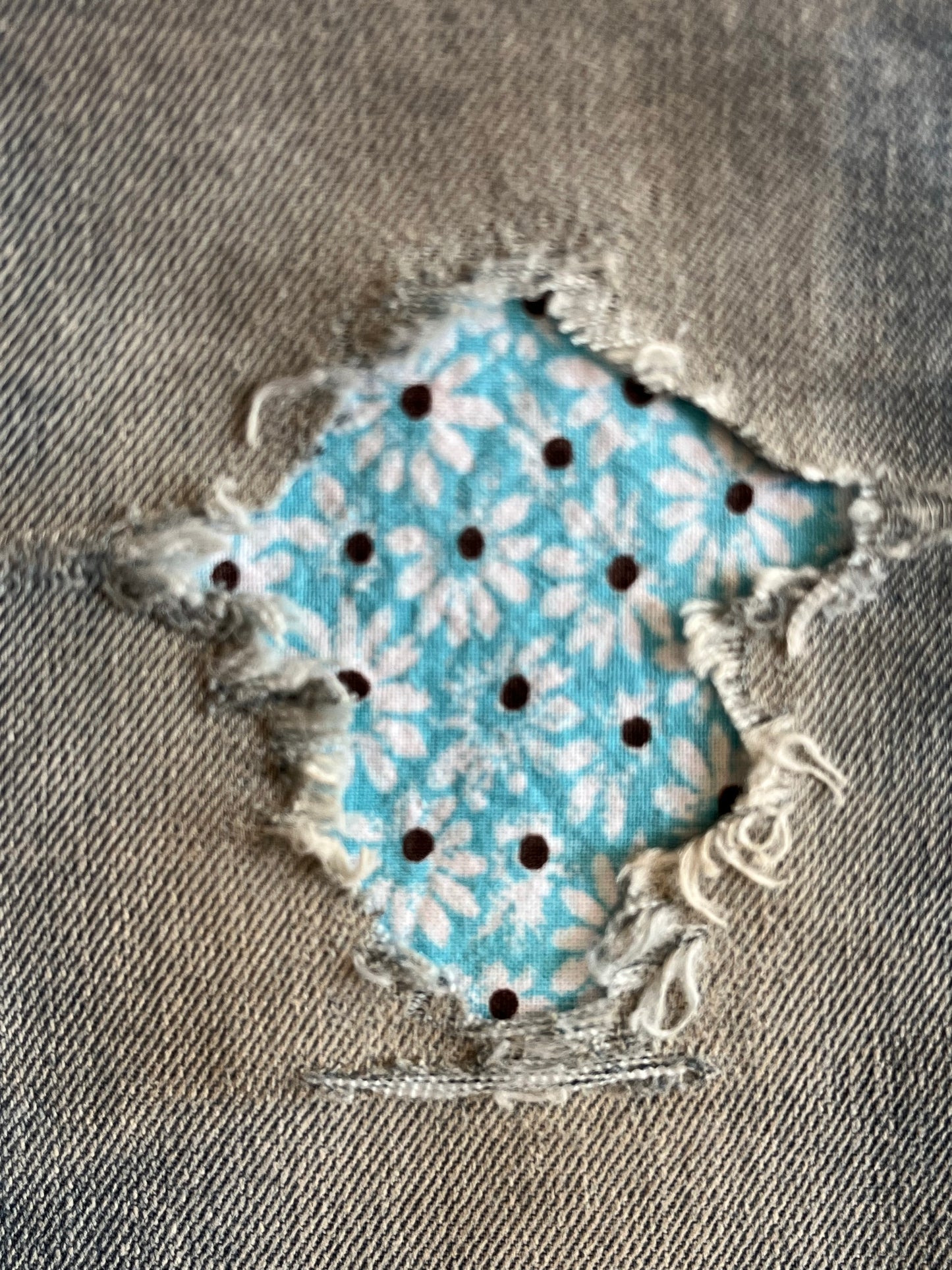 Crazy Daisy (3 color options)
