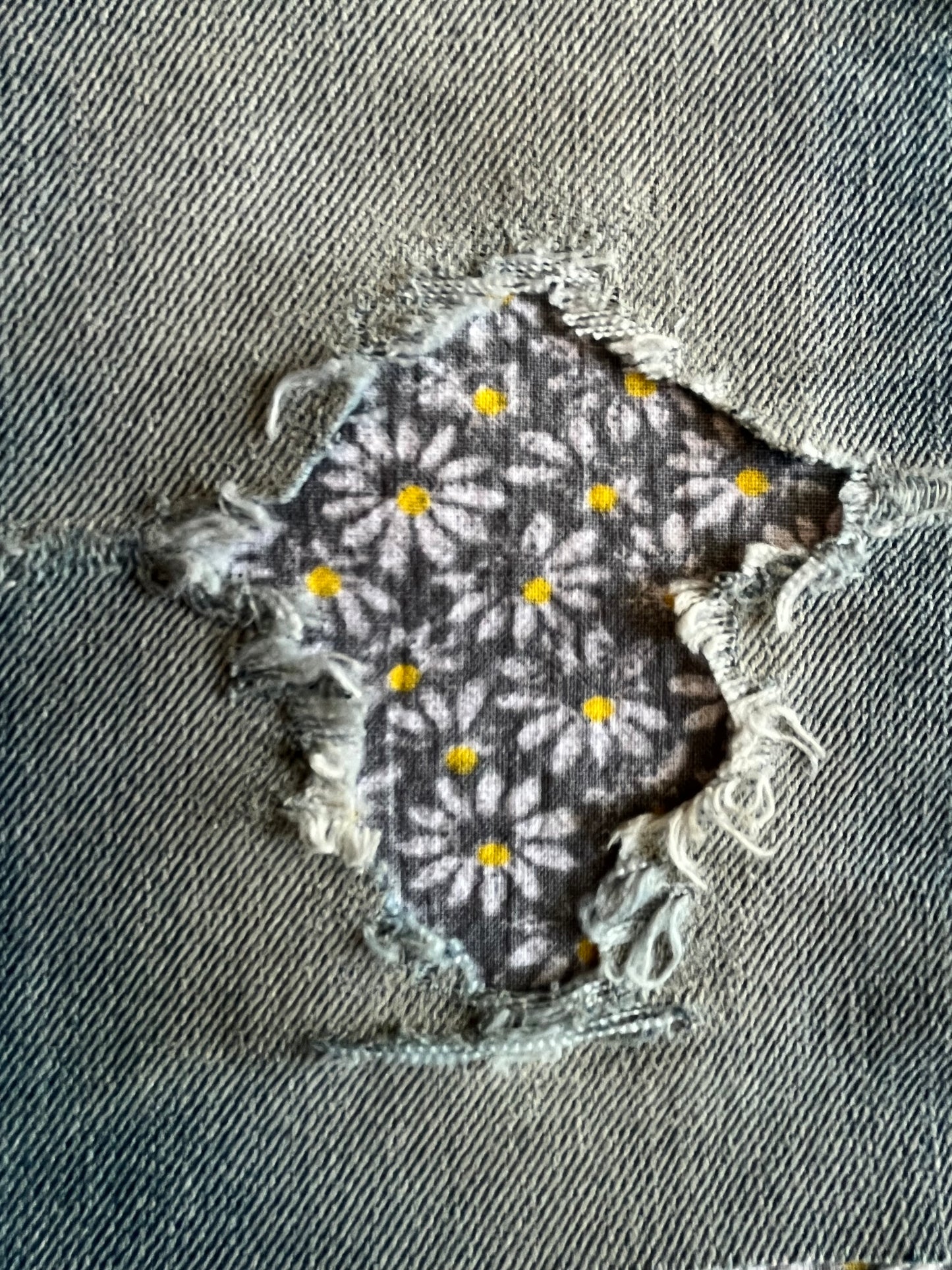 Crazy Daisy (3 color options)